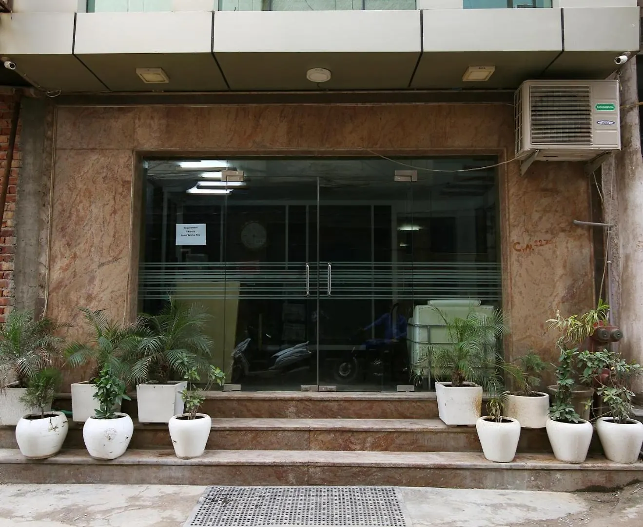 A Family Hotel Oppera Near Igi Airport Nova Deli Índia