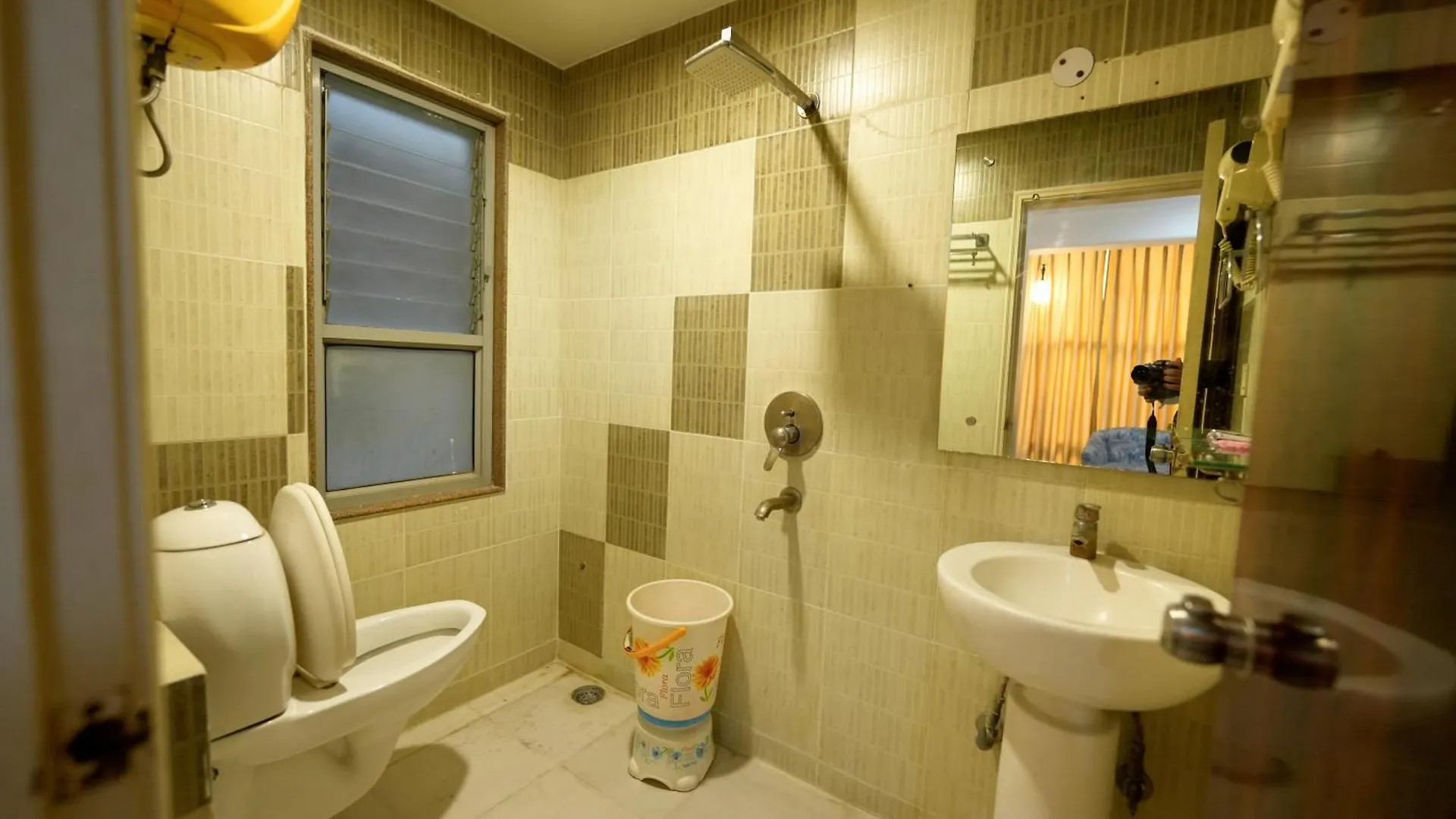 A Family Hotel Oppera Near Igi Airport New Delhi 4*,