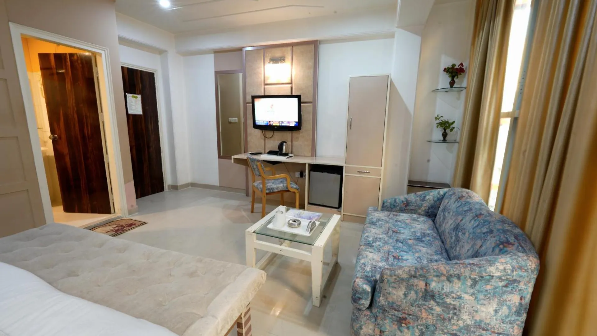 ****  A Family Hotel Oppera Near Igi Airport New Delhi India