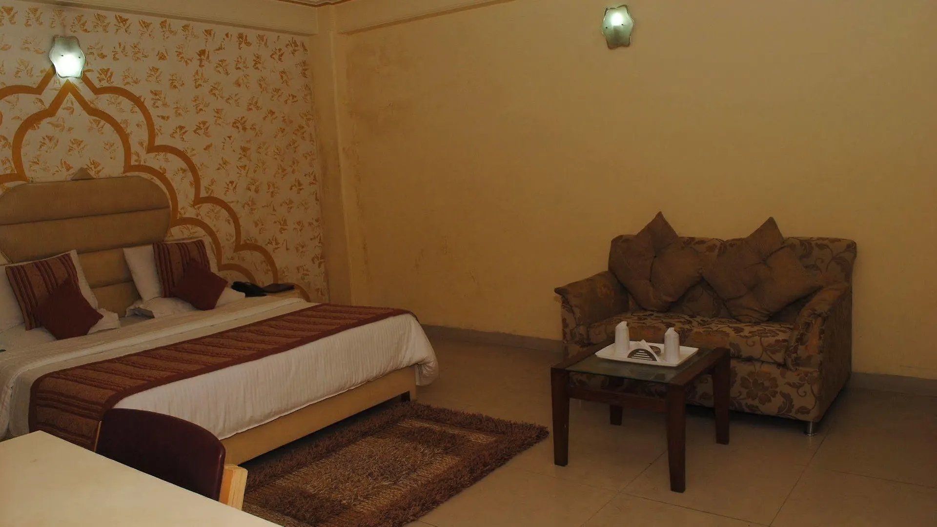 A Family Hotel Oppera Near Igi Airport New Delhi 4*,
